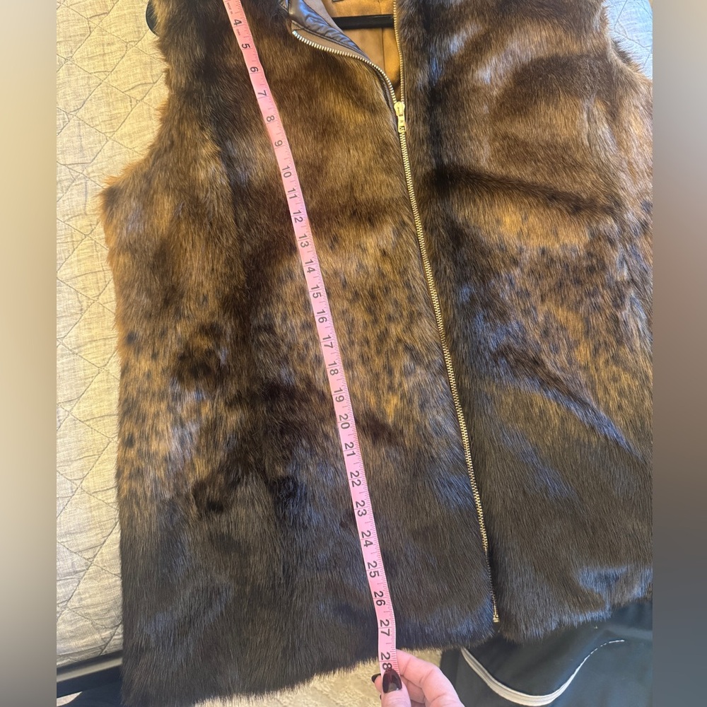 Faux Fur Vest with Zipper - Picture 5 of 7